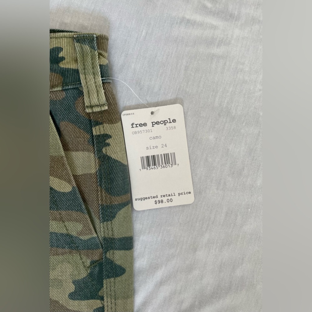 NWT Free People Remy Cropped Camo Pant Size 24 - Picture 10 of 10